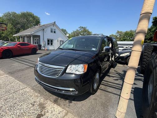 Brilliant Black Crystal Pearlcoat 2015 Chrysler Town & Country Touring-L