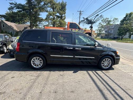 Brilliant Black Crystal Pearlcoat 2015 Chrysler Town & Country Touring-L