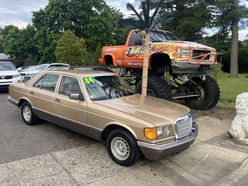 Gold 1984 Mercedes-Benz S-Class 380 SE 4dr Sedan