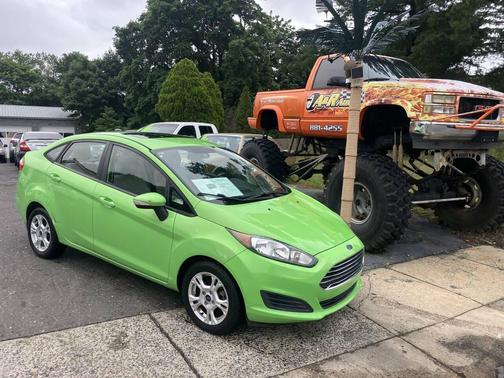 Green Envy Metallic Tricoat 2014 Ford Fiesta SE