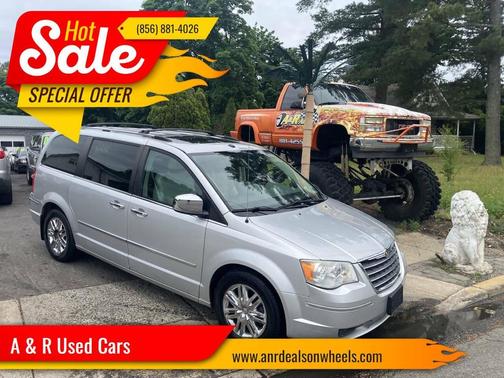 Bright Silver Metallic Clearcoat 2008 Chrysler Town & Country Limited
