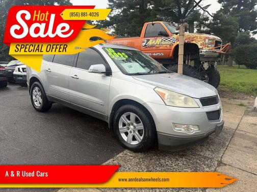Silver Ice Metallic 2010 Chevrolet Traverse LT