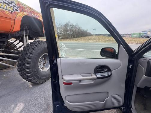 2004 Pontiac Montana M16 w/1SA Pkg.