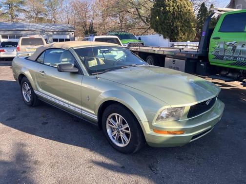 2005 Ford Mustang Deluxe
