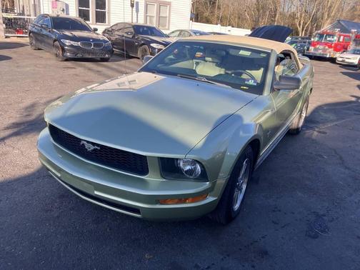2005 Ford Mustang Deluxe