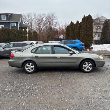 2004 Ford Taurus SE