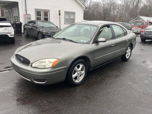 2004 Ford Taurus SE