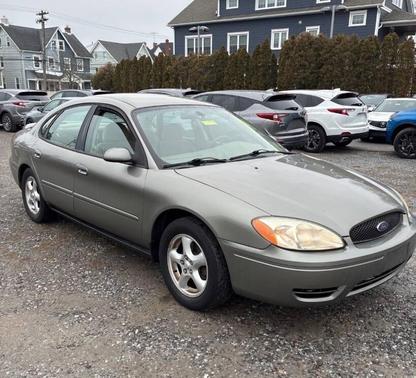 2004 Ford Taurus SE