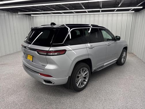 2025 Jeep Grand Cherokee Summit