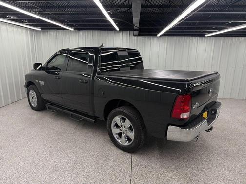 Brilliant Black Crystal Pearlcoat 2019 RAM 1500 Classic Big Horn