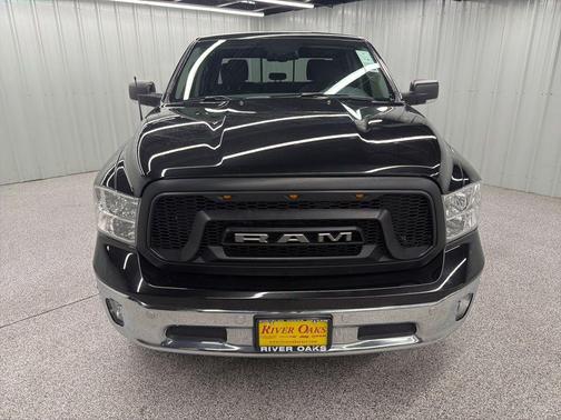 Brilliant Black Crystal Pearlcoat 2019 RAM 1500 Classic Big Horn