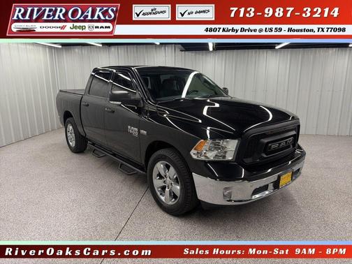 Brilliant Black Crystal Pearlcoat 2019 RAM 1500 Classic Big Horn