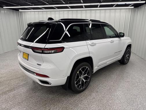 2025 Jeep Grand Cherokee Summit
