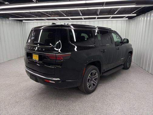 2025 Jeep Wagoneer Base