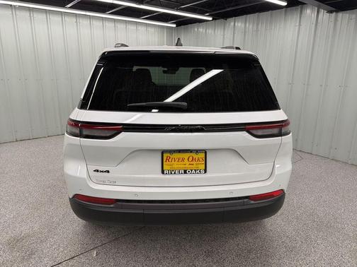 Bright White Clearcoat 2026 Jeep Grand Cherokee Limited