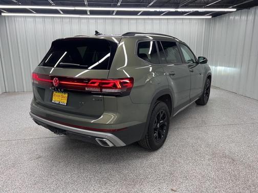 2024 Volkswagen Atlas 2.0T Peak Edition SEL