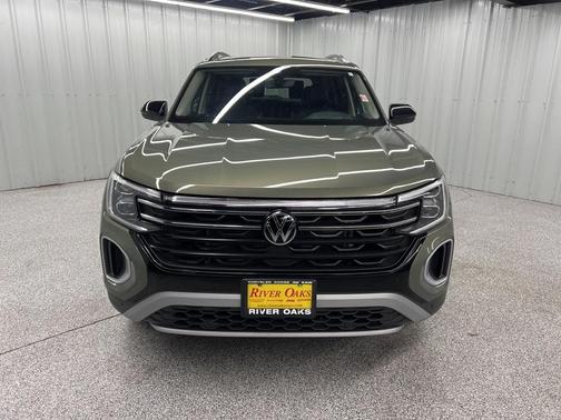 2024 Volkswagen Atlas 2.0T Peak Edition SEL