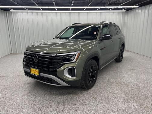 2024 Volkswagen Atlas 2.0T Peak Edition SEL