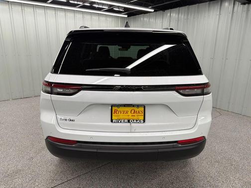 Bright White Clearcoat 2026 Jeep Grand Cherokee Limited
