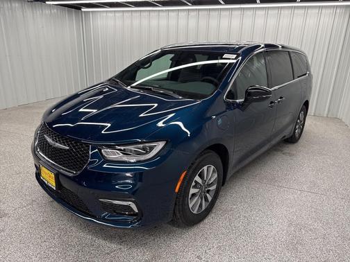 2025 Chrysler Pacifica Hybrid Select