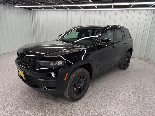 2025 Jeep Grand Cherokee Laredo