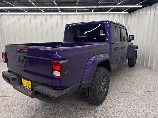 2026 Jeep Gladiator Sport