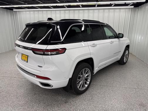 2025 Jeep Grand Cherokee Summit