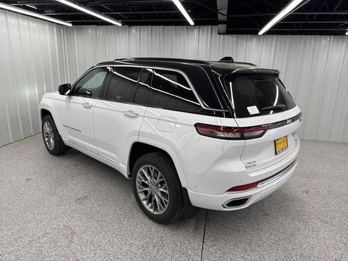 2025 Jeep Grand Cherokee Summit