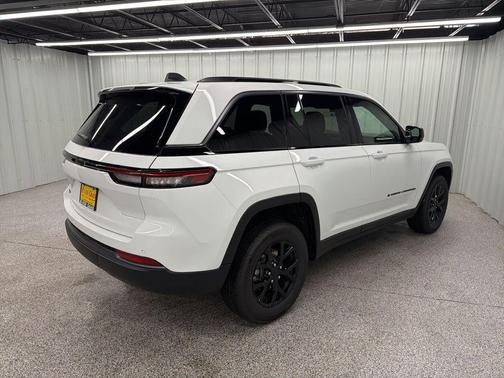2026 Jeep Grand Cherokee Laredo