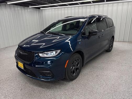 2025 Chrysler Pacifica Hybrid Select