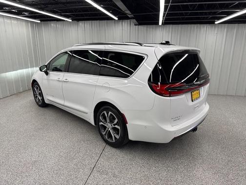 2025 Chrysler Pacifica Pinnacle
