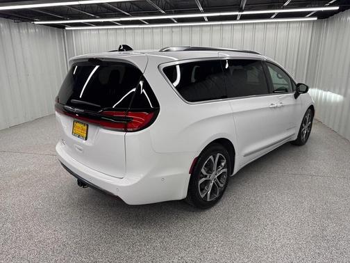 2025 Chrysler Pacifica Pinnacle