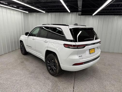Bright White Clearcoat 2026 Jeep Grand Cherokee Limited