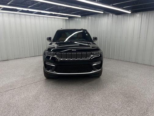 2022 Jeep Grand Cherokee Summit