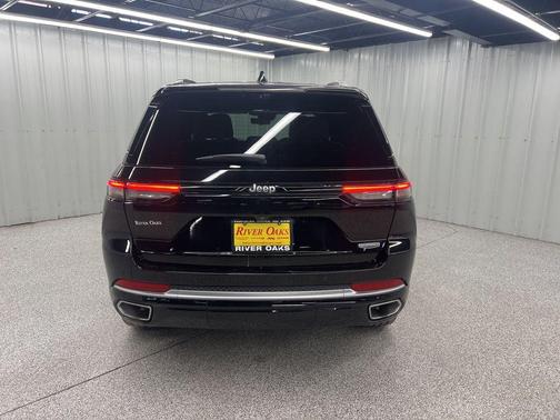 2022 Jeep Grand Cherokee Summit