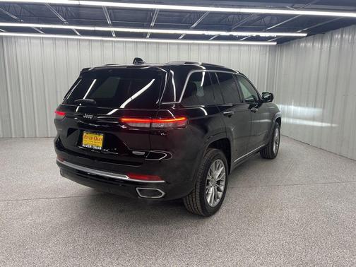 2022 Jeep Grand Cherokee Summit