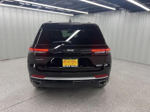 2022 Jeep Grand Cherokee Summit