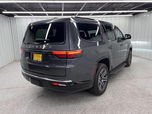 2025 Jeep Wagoneer Base