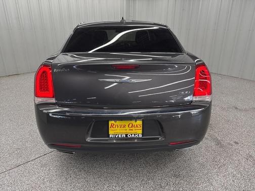 2017 Chrysler 300 Limited