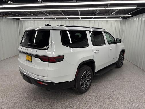 2025 Jeep Wagoneer Base