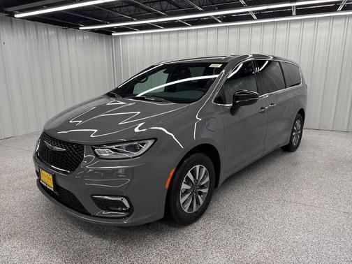 2025 Chrysler Pacifica Hybrid Select