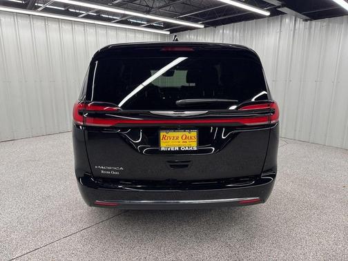 Diamond Black 2026 Chrysler Pacifica Select