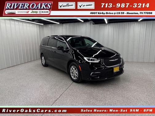Diamond Black 2026 Chrysler Pacifica Select