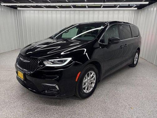 Diamond Black 2026 Chrysler Pacifica Select
