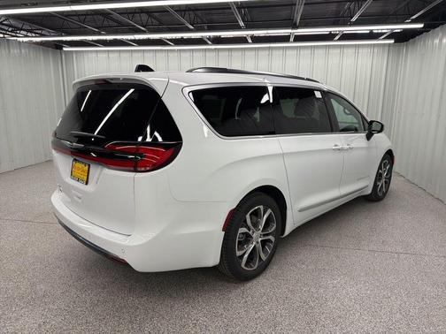 2026 Chrysler Pacifica Pinnacle