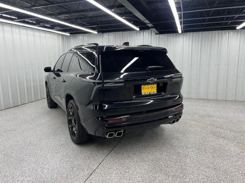 Black Metallic 2024 Chevrolet Traverse RS