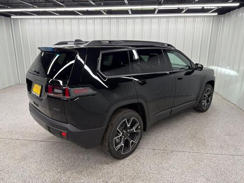 Diamond Black 2026 Jeep Cherokee Overland