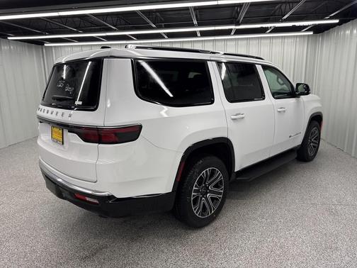 2025 Jeep Wagoneer Base