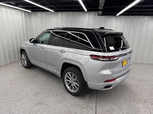 2025 Jeep Grand Cherokee Summit