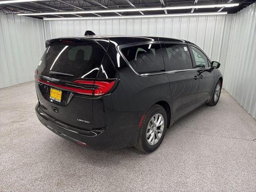 Diamond Black 2026 Chrysler Pacifica Limited